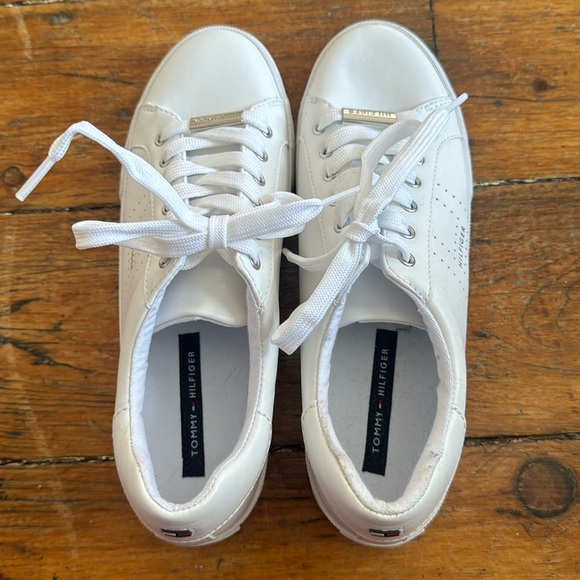 Tommy Hilfiger Sneakers - Picture 1 of 3